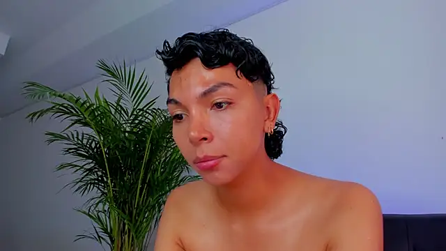 Snapshot of xhenisa_ chatting on November 13, 2025, 6:23 pm xhenisa online show from November 13, 2025, 6:23 pm