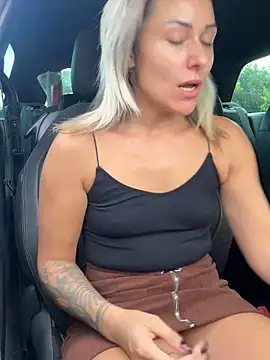 petrouchkaaa  online show from October 21, 2025, 9:41 am