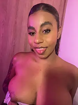 Snapshot of charlotteeruss chatting on July 7, 2026, 11:30 pm charlotteeruss online show from July 7, 2026, 11:30 pm