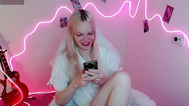 Emily Nyaffee online show from September 24, 2025, 8:48 pm