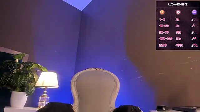 Snapshot of KarlynHoliss chatting on December 30, 2024, 6:38 pm KarlynHoliss online show from December 30, 2024, 6:38 pm