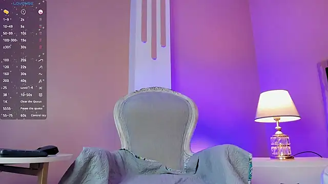 Snapshot of KarlynHoliss chatting on December 23, 2024, 4:06 pm KarlynHoliss online show from December 23, 2024, 4:06 pm