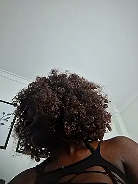 hornycreamybabe online show from December 1, 2025, 11:11 am