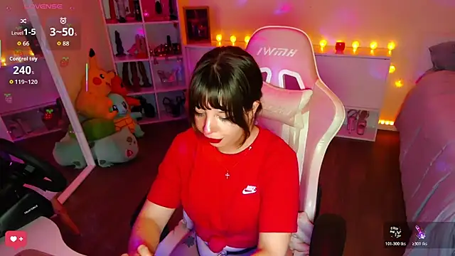 Snapshot of PetiteAngel666 chatting on February 18, 2026, 8:38 pm PetiteAngel666 online show from February 18, 2026, 8:38 pm