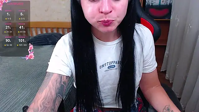 Snapshot of JuicyJess chatting on November 6, 2025, 8:35 pm JuicyJess online show from November 6, 2025, 8:35 pm