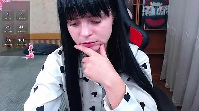 Snapshot of JuicyJess chatting on November 5, 2025, 8:45 pm JuicyJess online show from November 5, 2025, 8:45 pm