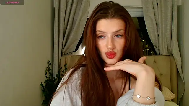 Snapshot of Skinny_Alice chatting on June 22, 2026, 1:44 am Skinny Alice online show from June 22, 2026, 1:44 am