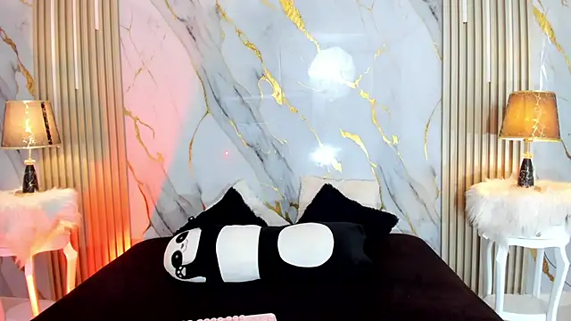 BeckyRusso online show from November 5, 2025, 1:25 pm