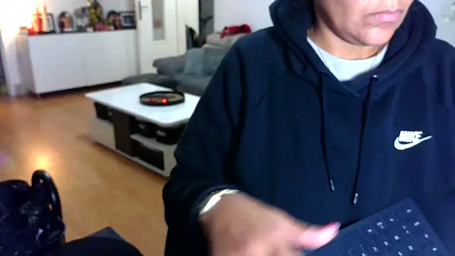 sarametisse26 online show from December 1, 2025, 6:58 am