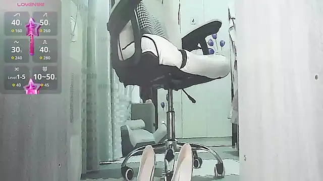 Snapshot of -orange_ chatting on November 7, 2025, 2:38 am -orange online show from November 7, 2025, 2:38 am