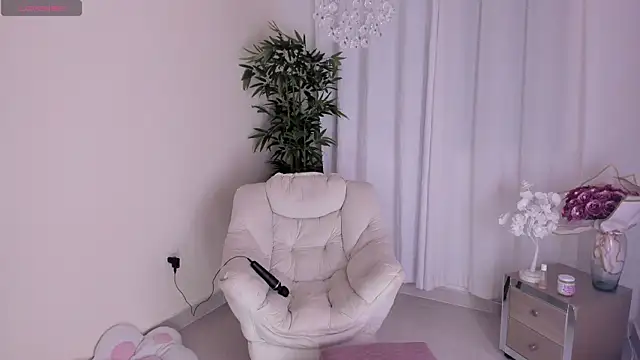 Snapshot of keissy_rincon_ chatting on June 3, 2026, 11:53 pm keissy rincon online show from June 3, 2026, 11:53 pm