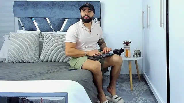 Zack Froone online show from December 4, 2025, 2:49 pm