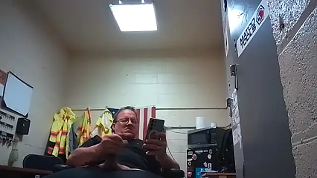 Cockrub1 online show from December 14, 2025, 7:36 am