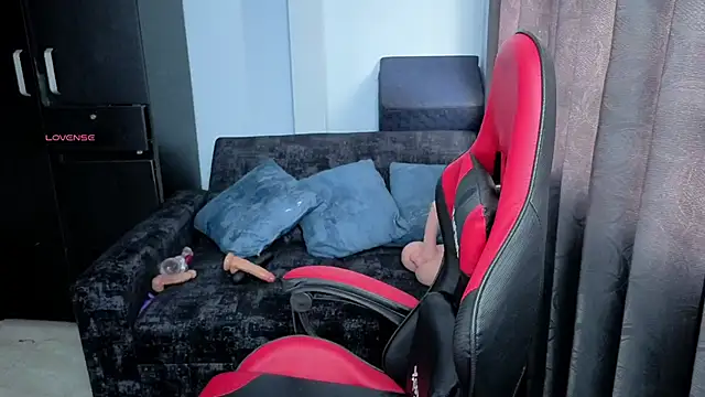 charlotee lovee69 online show from November 5, 2025, 7:06 pm