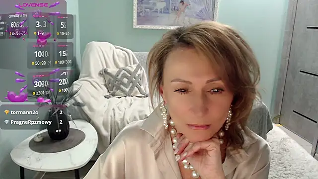 Snapshot of HornyMilf_777 chatting on September 28, 2025, 6:09 am HornyMilf 777 online show from September 28, 2025, 6:09 am