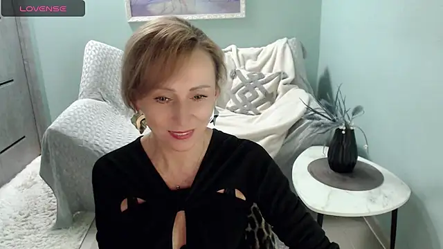 Snapshot of HornyMilf_777 chatting on September 14, 2025, 6:47 am HornyMilf 777 online show from September 14, 2025, 6:47 am