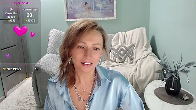 Snapshot of HornyMilf_777 chatting on October 18, 2025, 6:15 am HornyMilf 777 online show from October 18, 2025, 6:15 am