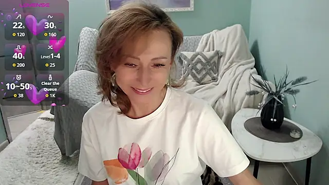 Snapshot of HornyMilf_777 chatting on October 4, 2025, 6:37 am HornyMilf 777 online show from October 4, 2025, 6:37 am