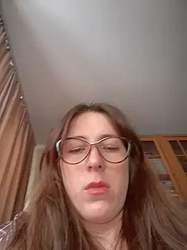 Snapshot of MommmyYummy chatting on May 7, 2026, 1:58 pm MommmyYummy online show from May 7, 2026, 1:58 pm