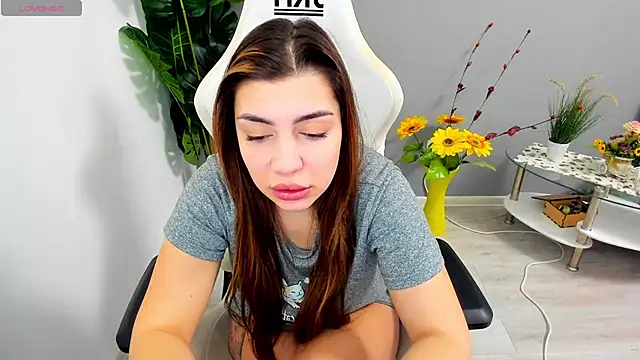 Snapshot of EveEvian chatting on February 24, 2026, 11:55 am EveEvian online show from February 24, 2026, 11:55 am