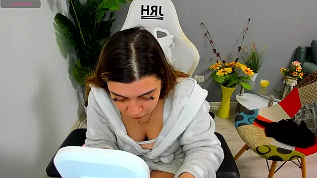 Snapshot of EveEvian chatting on April 30, 2026, 10:33 am EveEvian online show from April 30, 2026, 10:33 am