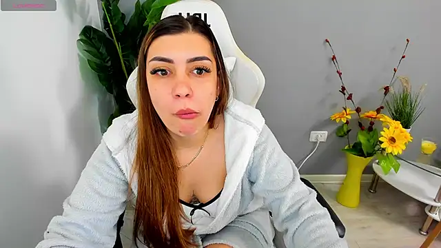 Snapshot of EveEvian chatting on April 24, 2026, 11:23 am EveEvian online show from April 24, 2026, 11:23 am