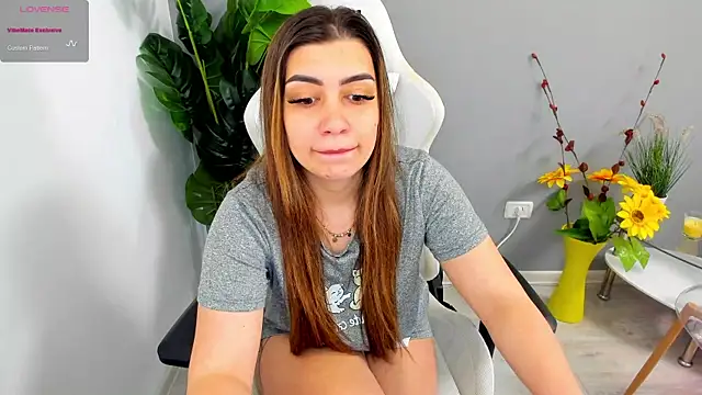 Snapshot of EveEvian chatting on April 23, 2026, 11:49 am EveEvian online show from April 23, 2026, 11:49 am
