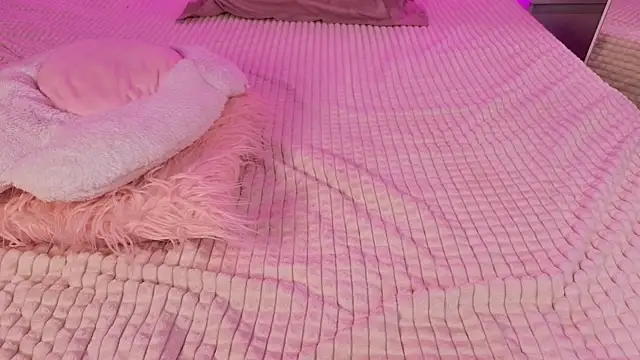 Snapshot of laney_vil chatting on December 14, 2024, 10:28 pm laney vil online show from December 14, 2024, 10:28 pm