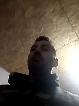 Snapshot of florin421 chatting on December 23, 2024, 8:22 am florin421 online show from December 23, 2024, 8:22 am