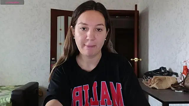 Nelly Fischer online show from April 14, 2026, 7:24 am