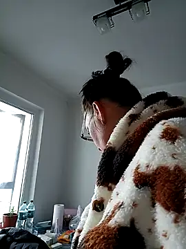 Snapshot of Ulyana72882 chatting on February 14, 2025, 6:34 am Ulyana72882 online show from February 14, 2025, 6:34 am