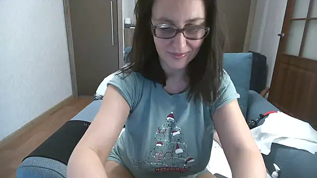 Snapshot of Ulyana72882 chatting on February 9, 2025, 4:40 pm Ulyana72882 online show from February 9, 2025, 4:40 pm