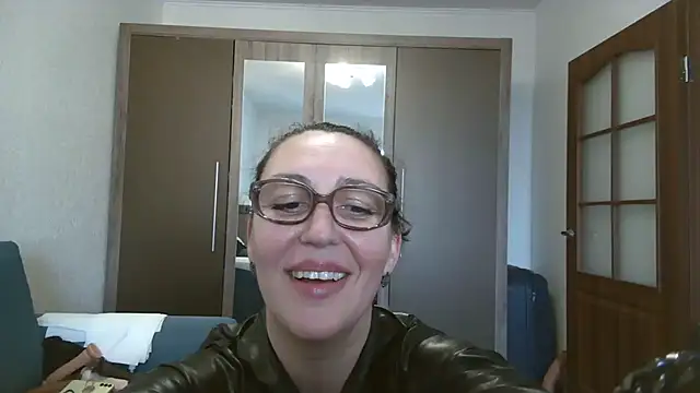 Snapshot of Ulyana72882 chatting on February 6, 2025, 12:43 am Ulyana72882 online show from February 6, 2025, 12:43 am