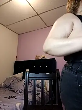 EllisW8 online show from April 10, 2026, 10:55 am