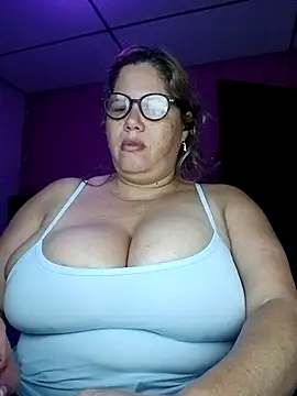 EllisW8 online show from November 2, 2025, 11:04 am