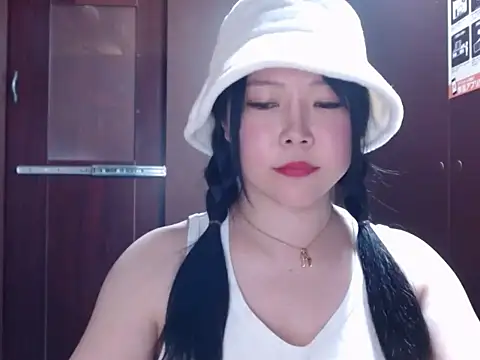 NATINATU252525 online show from November 28, 2025, 1:55 pm