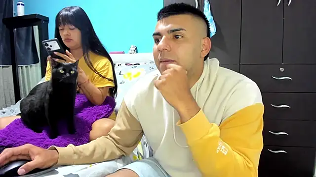 2ScarletandRyan8 online show from November 8, 2025, 10:08 am