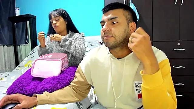 2ScarletandRyan8 online show from November 6, 2025, 9:57 am