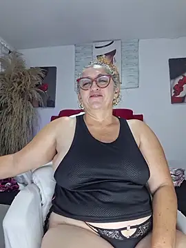 Snapshot of evelin_hott chatting on February 3, 2026, 3:26 am evelin hott online show from February 3, 2026, 3:26 am