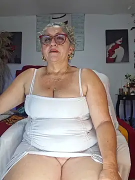 Snapshot of evelin_hott chatting on February 16, 2026, 1:26 am evelin hott online show from February 16, 2026, 1:26 am