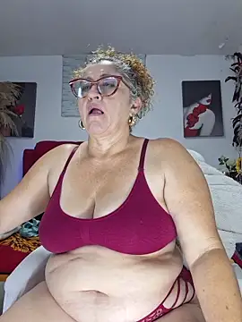 Snapshot of evelin_hott chatting on February 7, 2026, 4:31 am evelin hott online show from February 7, 2026, 4:31 am