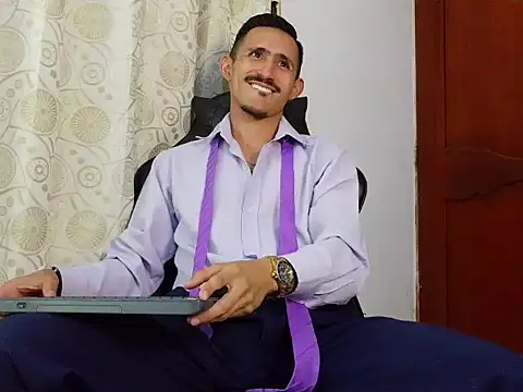 Snapshot of HomeAloneK chatting on April 28, 2026, 7:40 pm HomeAloneK online show from April 28, 2026, 7:40 pm