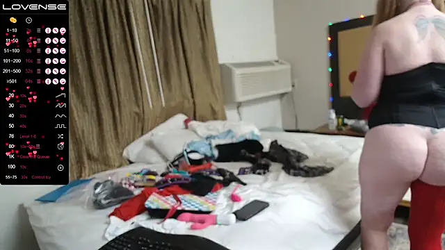 Snapshot of SexyRed247365 chatting on February 5, 2026, 12:01 pm SexyRed247365 online show from February 5, 2026, 12:01 pm