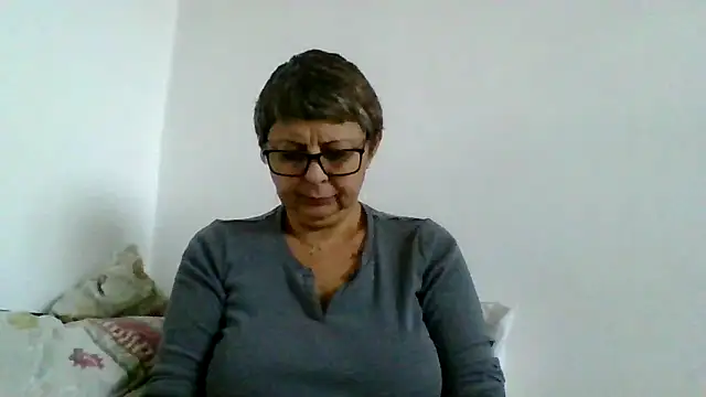 roseblak42 online show from November 11, 2025, 2:01 pm