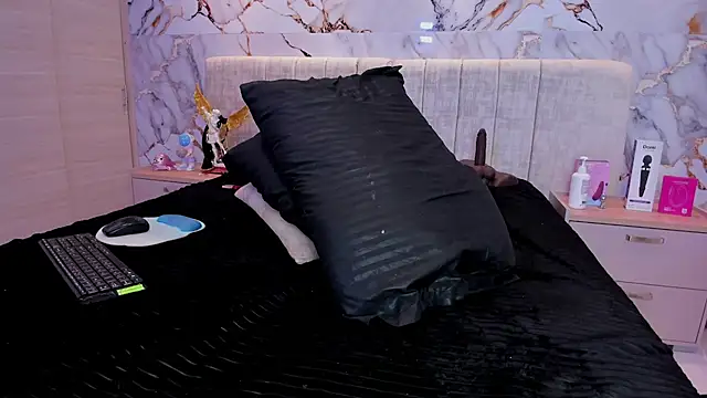 kiana cream online show from November 8, 2025, 11:30 pm