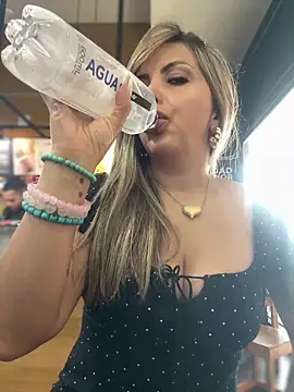 Snapshot of _Abril-Office1 chatting on November 21, 2025, 5:34 pm Abril-Office1 online show from November 21, 2025, 5:34 pm