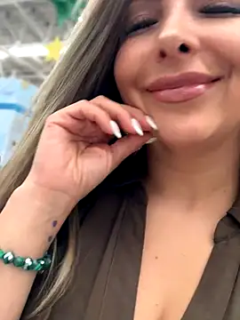 Snapshot of _Abril-Office1 chatting on November 25, 2025, 4:07 pm Abril-Office1 online show from November 25, 2025, 4:07 pm