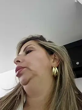 Snapshot of _Abril-Office1 chatting on February 24, 2025, 7:52 pm Abril-Office1 online show from February 24, 2025, 7:52 pm