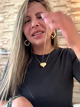 Snapshot of _Abril-Office1 chatting on October 23, 2025, 3:21 pm Abril-Office1 online show from October 23, 2025, 3:21 pm