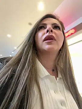 Snapshot of _Abril-Office1 chatting on January 7, 2026, 6:13 pm Abril-Office1 online show from January 7, 2026, 6:13 pm